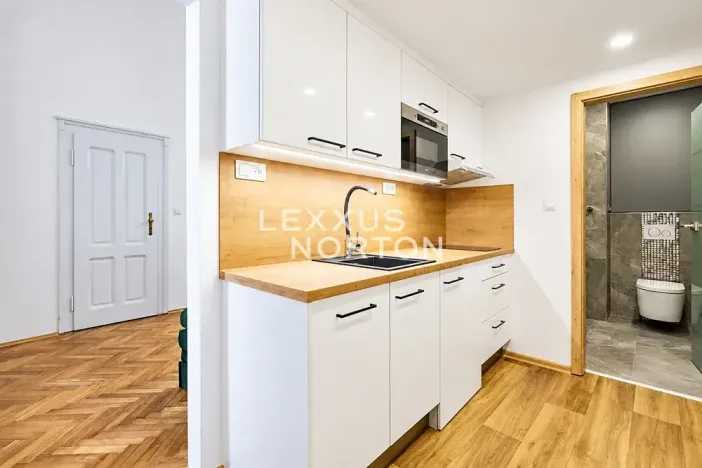 Pronájem bytu 1+1, Praha - Smíchov, Ostrovského, 32 m2