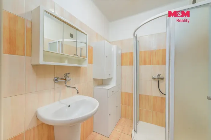 Prodej rodinného domu, Chvaletice, Budovatelů, 150 m2