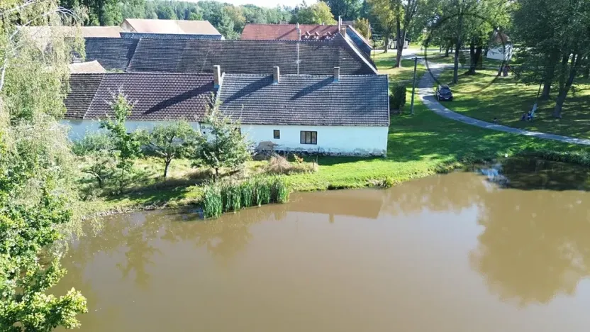 Prodej chalupy, Lišov, 460 m2