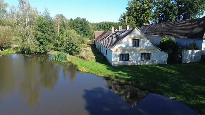 Prodej chalupy, Lišov, 460 m2