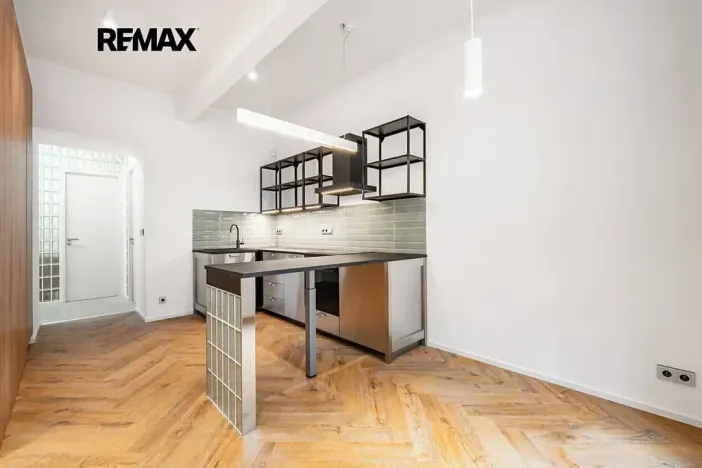 Pronájem bytu 1+kk, Praha - Vršovice, Holandská, 45 m2