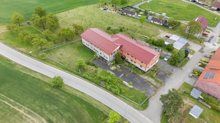Prodej činžovního domu, Staré Hobzí, 1650 m2