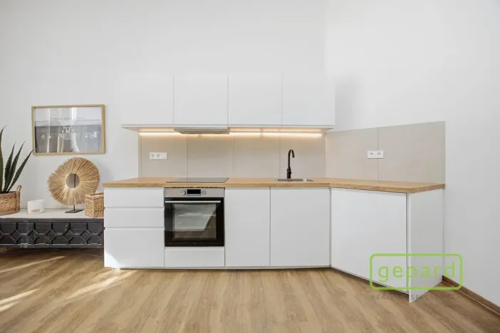 Prodej bytu 1+kk, Praha, Čestmírova, 40 m2