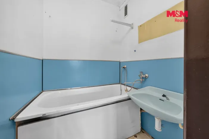 Prodej bytu 3+1, Třeboň - Třeboň II, Souběžná, 64 m2