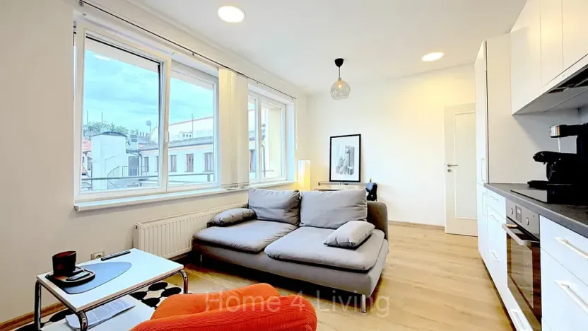 Pronájem bytu 3+kk, Praha - Karlín, Pod výtopnou, 70 m2