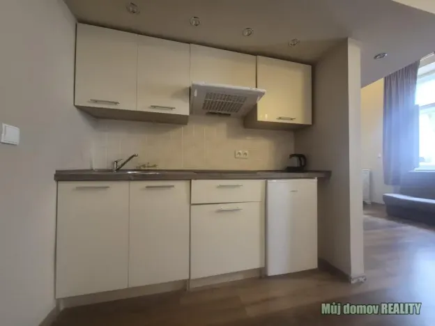 Pronájem bytu 1+kk, Praha - Karlín, Křižíkova, 37 m2