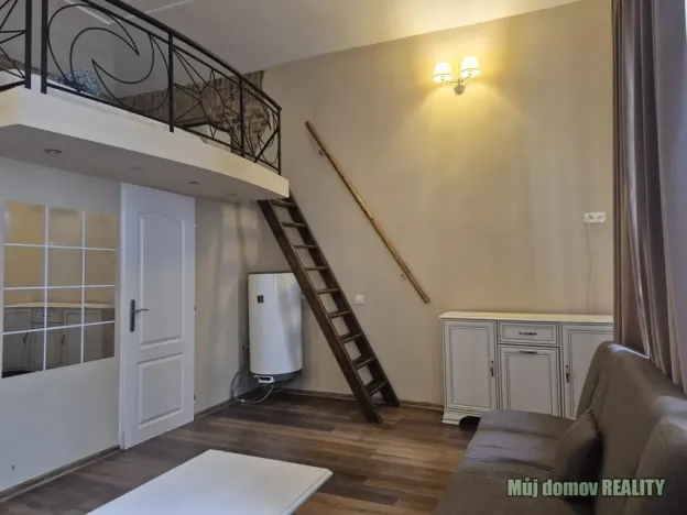 Pronájem bytu 1+kk, Praha - Karlín, Křižíkova, 37 m2