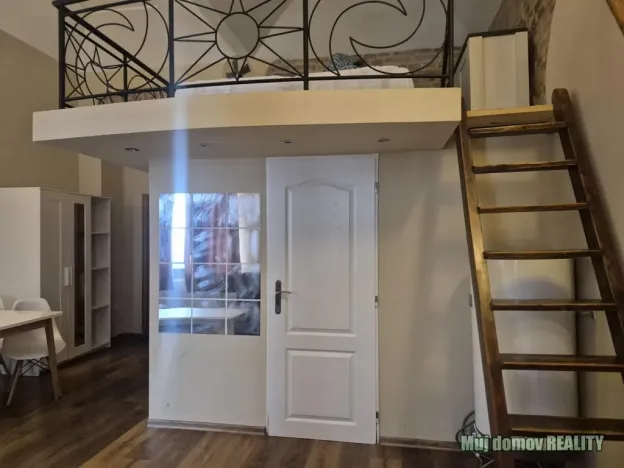 Pronájem bytu 1+kk, Praha - Karlín, Křižíkova, 37 m2