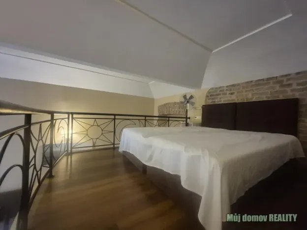 Pronájem bytu 1+kk, Praha - Karlín, Křižíkova, 37 m2