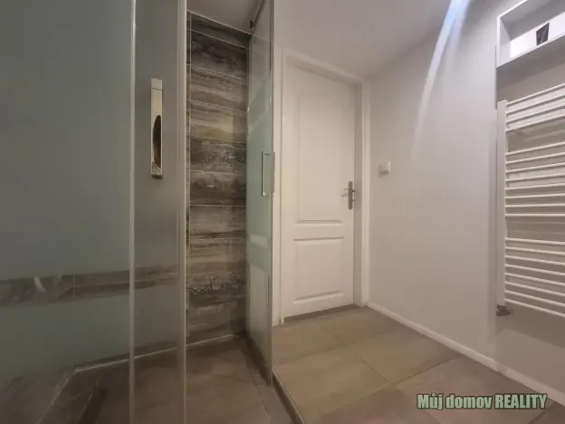 Pronájem bytu 1+kk, Praha - Karlín, Křižíkova, 37 m2