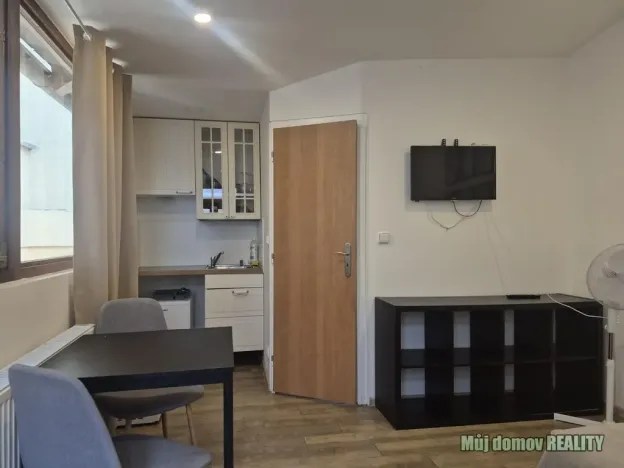 Pronájem bytu 1+kk, Praha - Karlín, Křižíkova, 15 m2