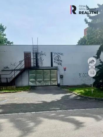 Pronájem garáže, Praha - Kobylisy, Famfulíkova, 19 m2