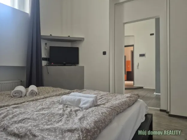 Pronájem bytu 1+1, Praha - Karlín, Křižíkova, 40 m2