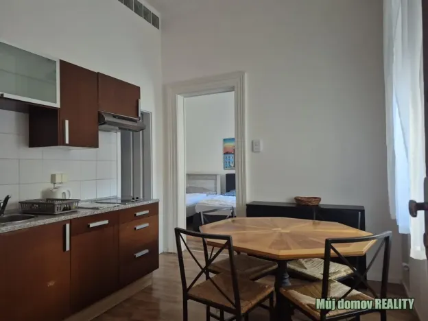 Pronájem činžovního domu, Praha - Karlín, Křižíkova, 650 m2
