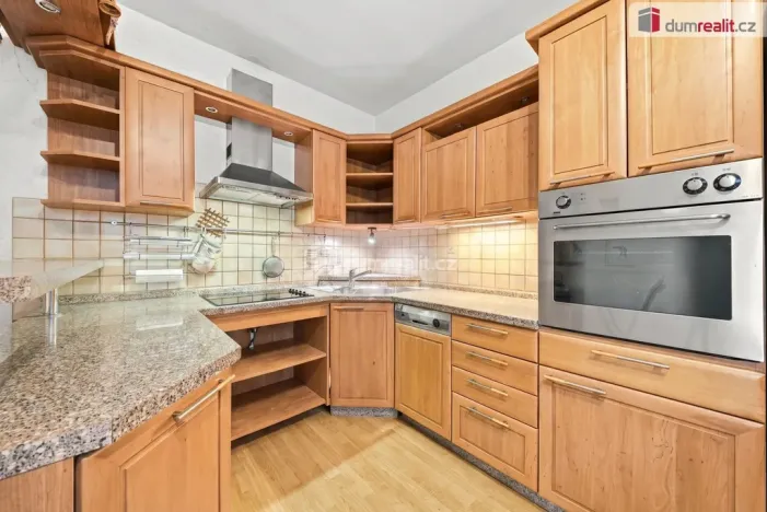 Prodej bytu 2+1, Karlovy Vary - Drahovice, Anglická, 59 m2