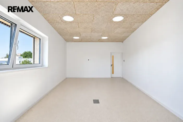 Pronájem kanceláře, Hradec Králové - Pražské Předměstí, Veverkova, 110 m2