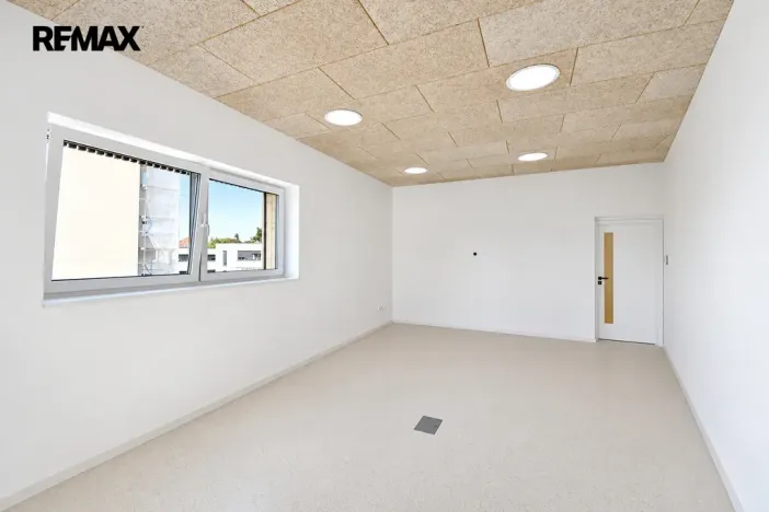 Pronájem kanceláře, Hradec Králové - Pražské Předměstí, Veverkova, 110 m2