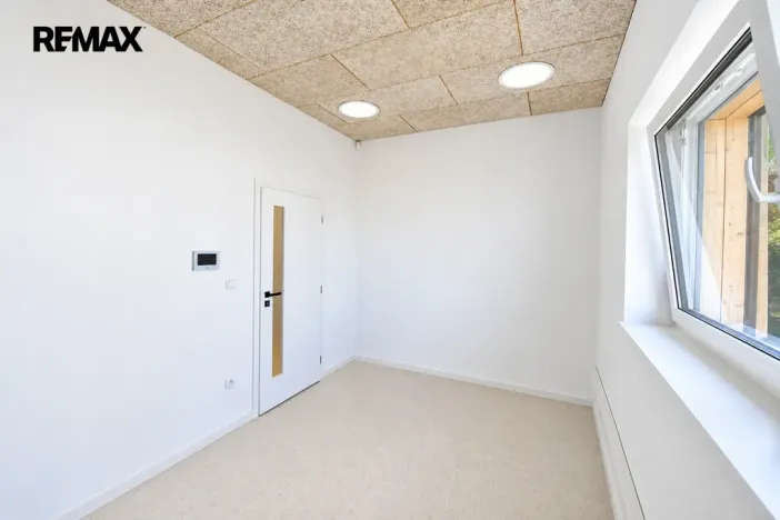 Pronájem kanceláře, Hradec Králové - Pražské Předměstí, Veverkova, 110 m2