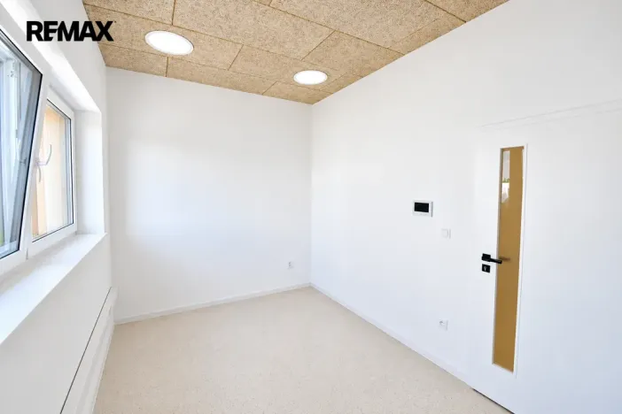 Pronájem kanceláře, Hradec Králové - Pražské Předměstí, Veverkova, 110 m2