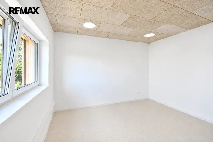 Pronájem kanceláře, Hradec Králové - Pražské Předměstí, Veverkova, 110 m2
