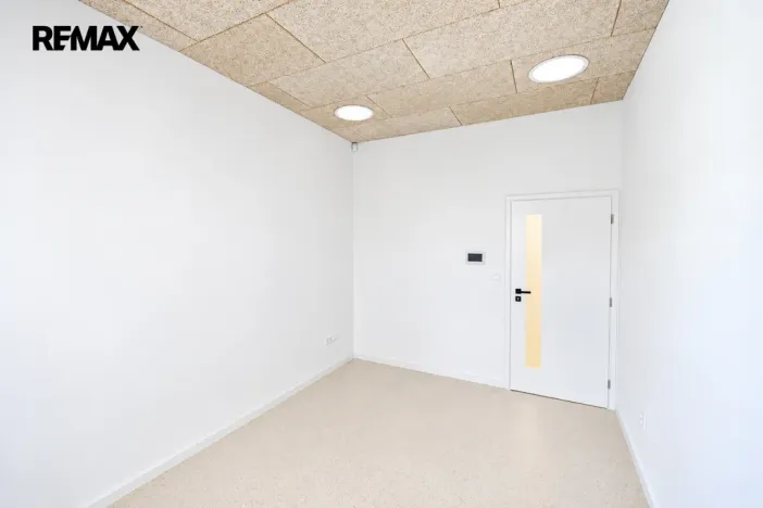 Pronájem kanceláře, Hradec Králové - Pražské Předměstí, Veverkova, 110 m2