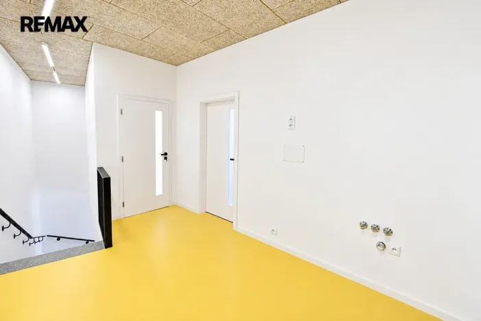 Pronájem kanceláře, Hradec Králové - Pražské Předměstí, Veverkova, 110 m2