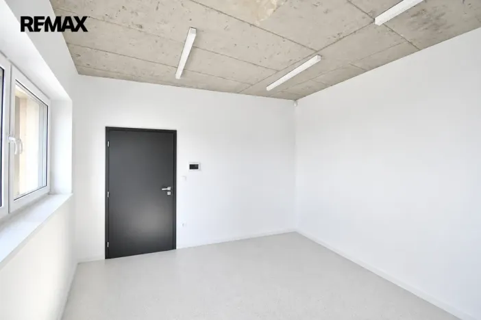 Pronájem kanceláře, Hradec Králové - Pražské Předměstí, Veverkova, 110 m2