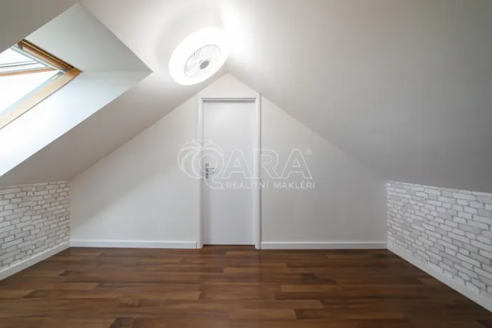 Prodej bytu 5+kk, Holubice, Za Dvorem, 117 m2