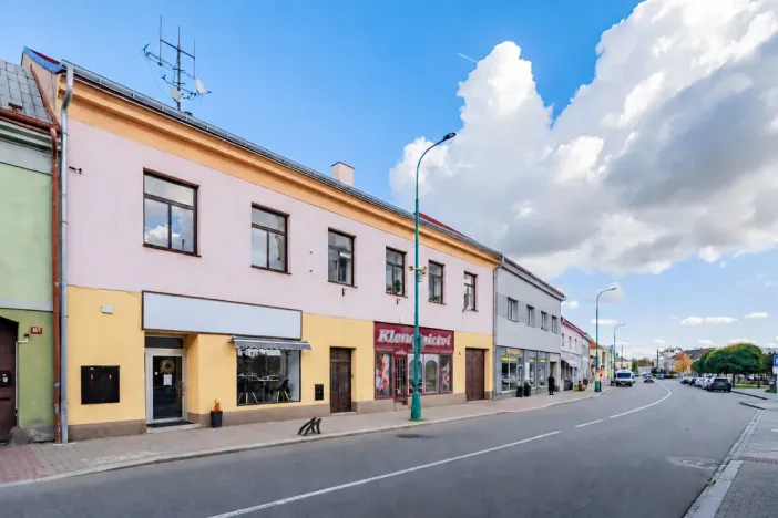 Prodej činžovního domu, Chlumec nad Cidlinou - Chlumec nad Cidlinou I, Klicperovo náměstí, 700 m2
