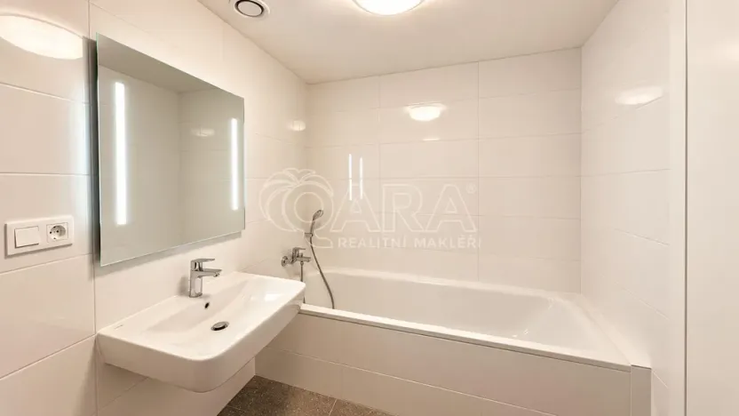 Pronájem bytu 3+kk, Praha - Modřany, Kolmanova, 94 m2