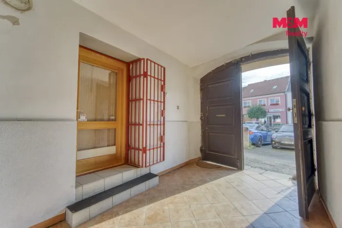 Pronájem obchodního prostoru, Kralovice, Masarykovo nám., 38 m2