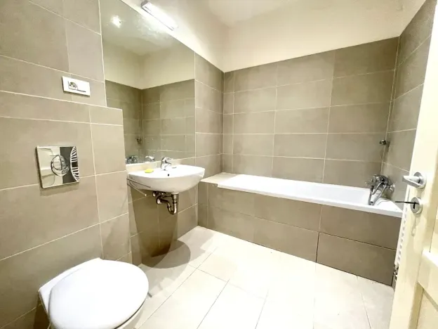 Pronájem bytu 2+kk, Praha - Holešovice, Ortenovo náměstí, 75 m2