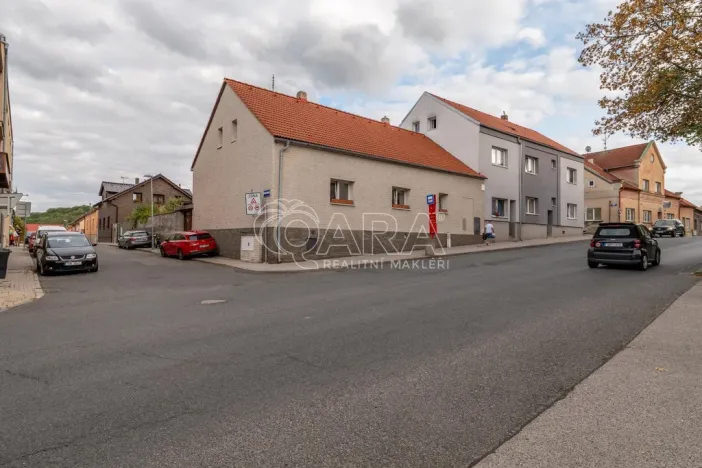 Prodej obchodního prostoru, Kladno - Švermov, Sportovní, 180 m2