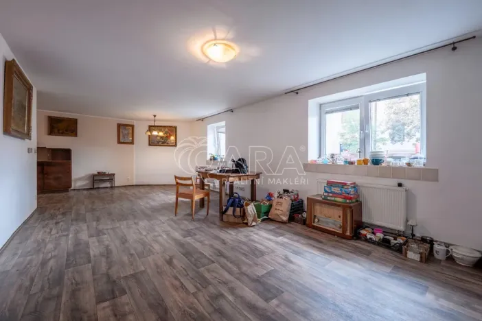 Prodej obchodního prostoru, Kladno - Švermov, Sportovní, 180 m2