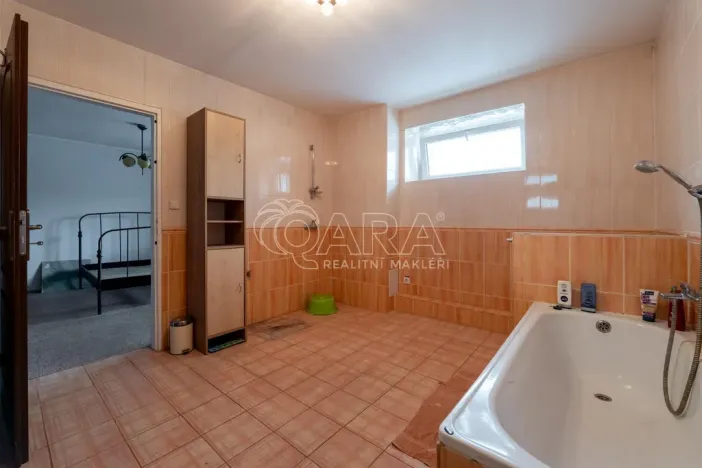 Prodej obchodního prostoru, Kladno - Švermov, Sportovní, 180 m2
