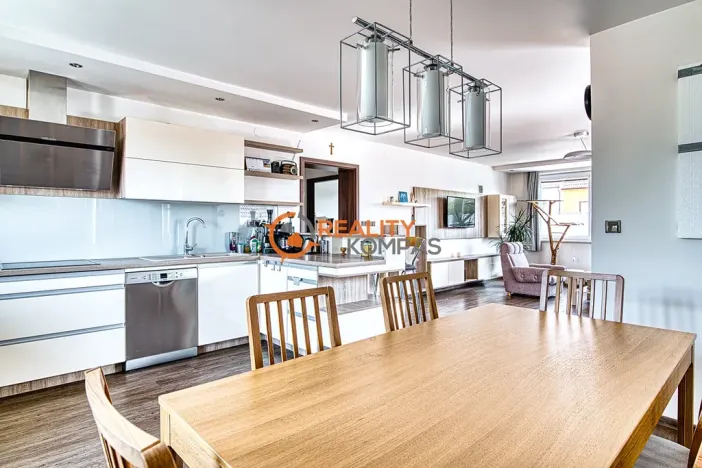 Prodej rodinného domu, Hovorany, 220 m2
