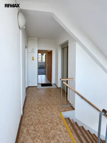 Pronájem bytu 2+1, Praha - Kobylisy, Slancova, 62 m2