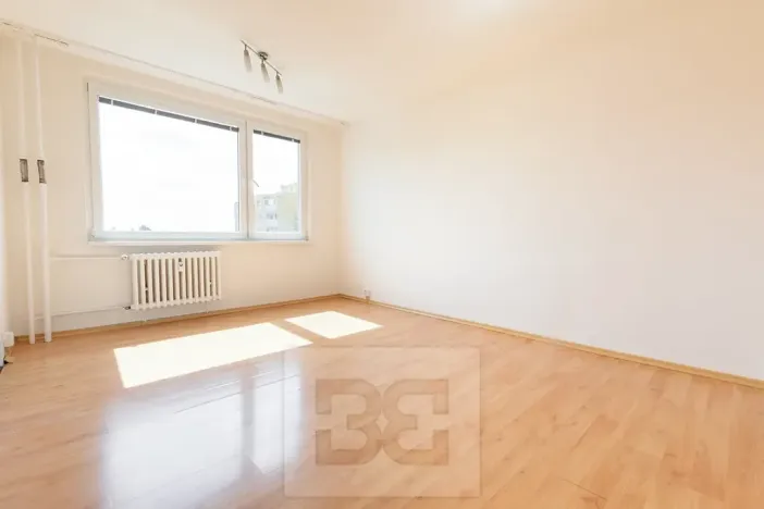 Pronájem bytu 1+kk, Praha - Troja, Krynická, 29 m2