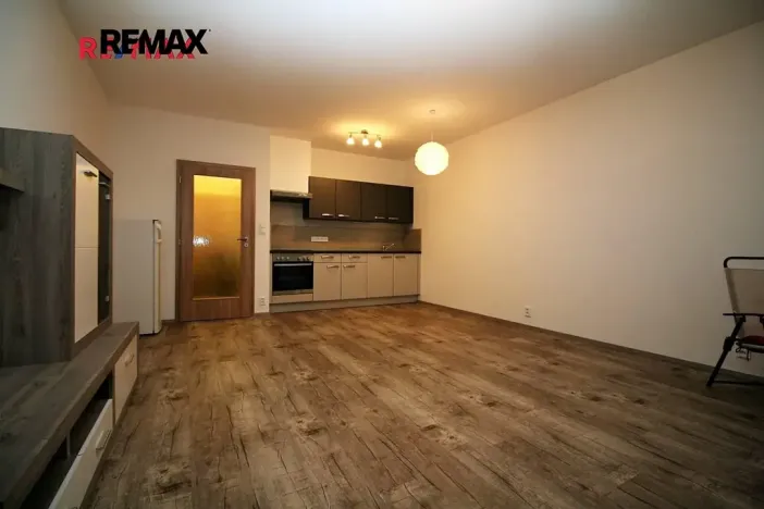 Pronájem bytu 1+kk, Praha - Suchdol, Sídlištní, 38 m2