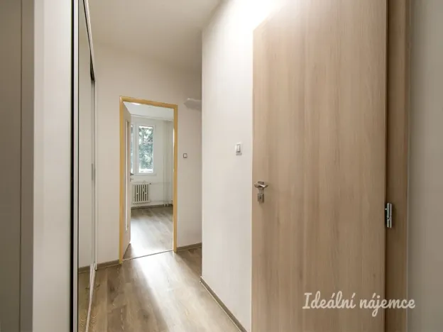 Pronájem bytu 2+kk, Praha - Prosek, Novoborská, 39 m2
