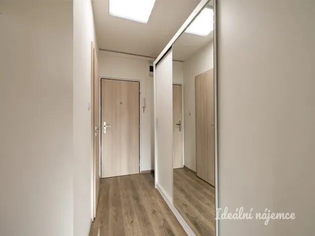 Pronájem bytu 2+kk, Praha - Prosek, Novoborská, 39 m2