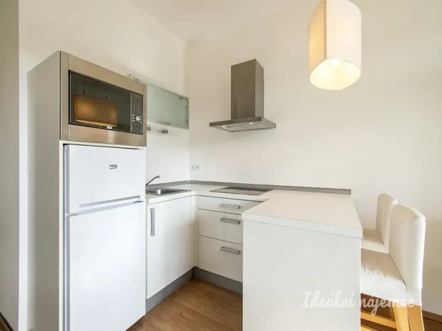 Pronájem bytu 1+kk, Praha - Vysočany, Poděbradská, 33 m2
