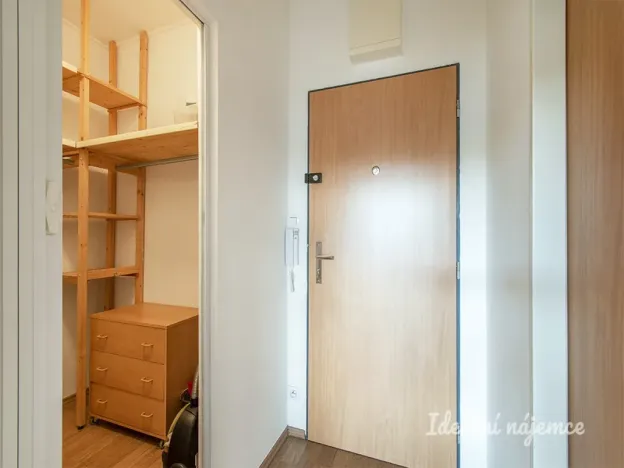 Pronájem bytu 1+kk, Praha - Vysočany, Poděbradská, 33 m2