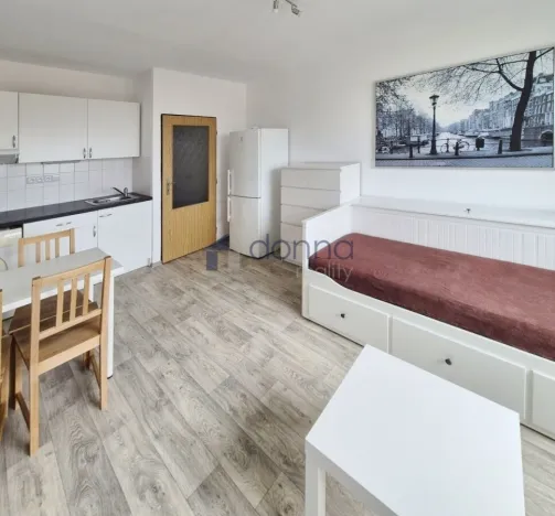 Pronájem bytu 1+kk, Praha, Káranská, 24 m2