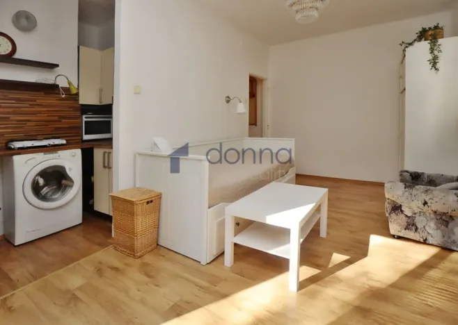 Pronájem bytu 1+kk, Praha, Michelangelova, 21 m2