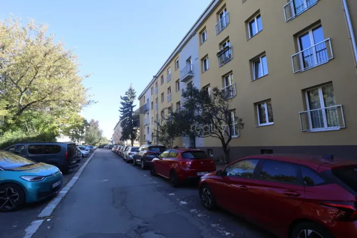 Pronájem bytu 1+kk, Praha, Michelangelova, 21 m2