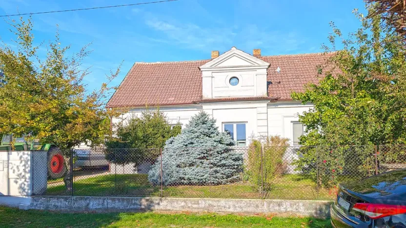 Prodej rodinného domu, Dobřenice, 216 m2