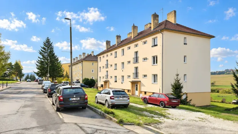 Pronájem bytu 2+kk, Tmaň, Sídliště, 38 m2