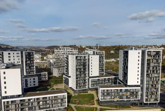 Pronájem garážového stání, Praha - Modřany, Mezi vodami, 13 m2