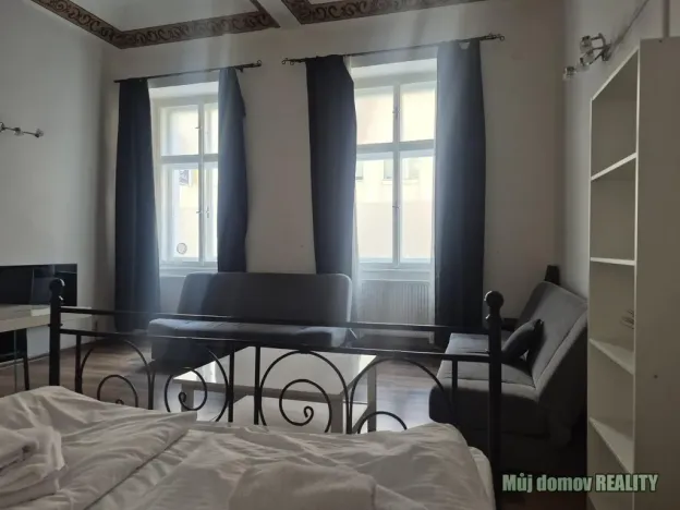 Pronájem bytu 1+kk, Praha - Karlín, Křižíkova, 44 m2
